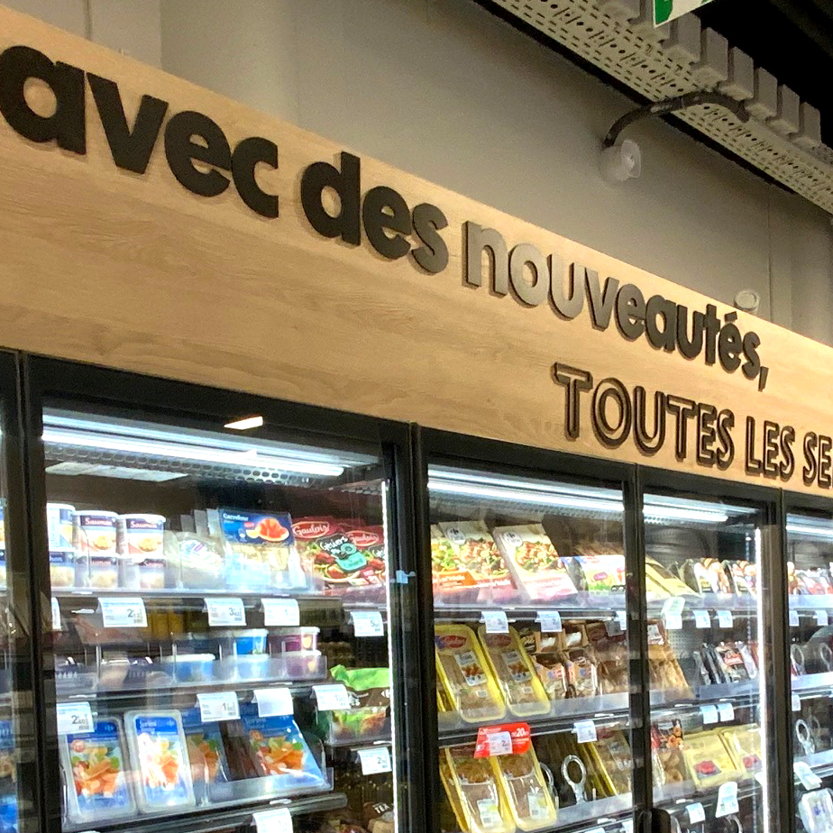 carrefour city_signalétique interieure_lettre decoupées